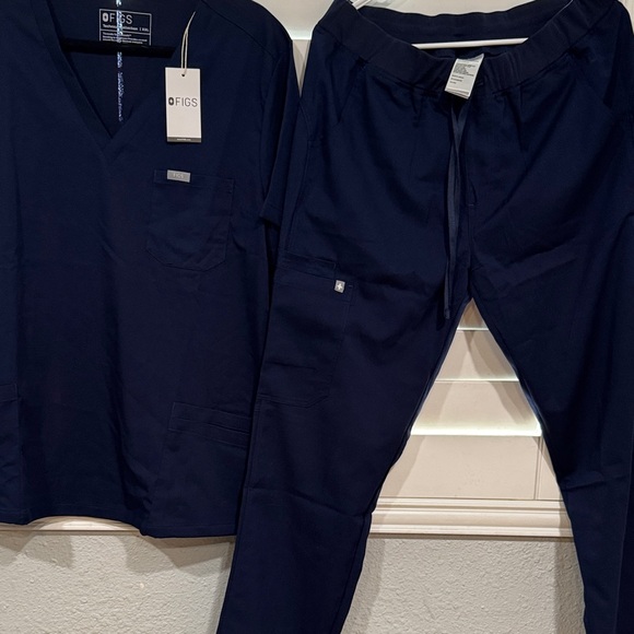 Figs Deep Blue Medical Scrub Set - Picture 5 of 9